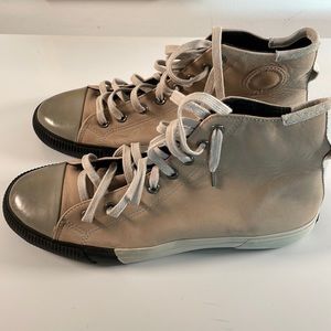 Tan & black Chuck Taylor’s Size 11